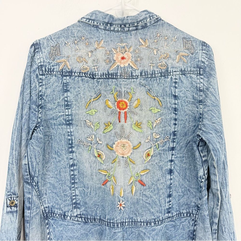 Lola P Embroidered Floral Sparkle Blue Factory Faded Cotton Peplum Tunic Blouse - Picture 2 of 13